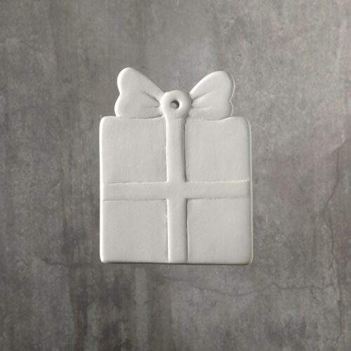 BQ SM PRESENT ORNAMENT